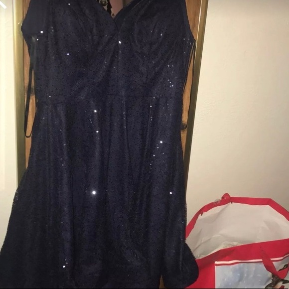 Dress - Picture 6 of 7